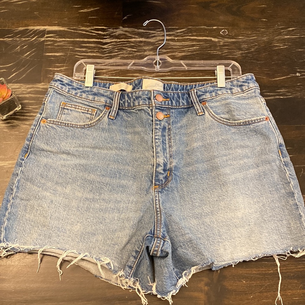 Universal Thread | Vintage Midi Raw Hem Jean Shorts women’s 14